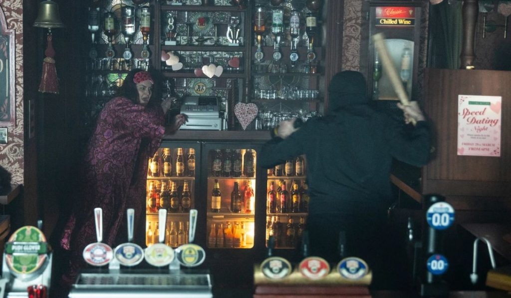 coronation-street-spoilers-glenda-robbery