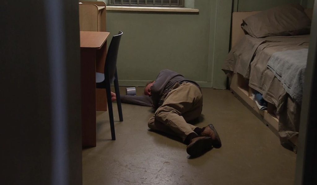 coronation-street-spoilers-roy-collapse
