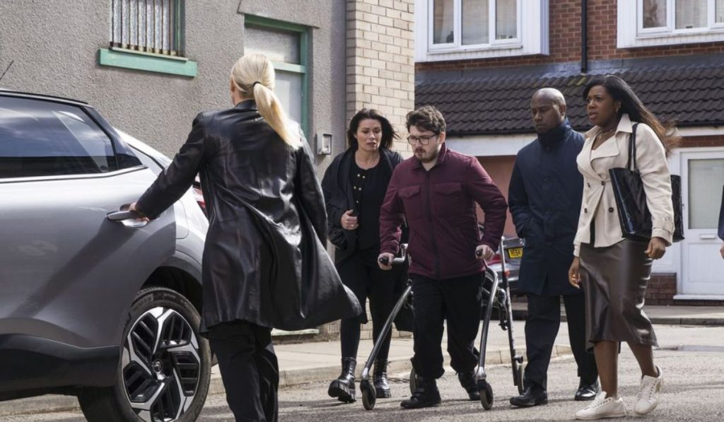coronation-street-spoilers-carla-bobby-swain-dee-dee

