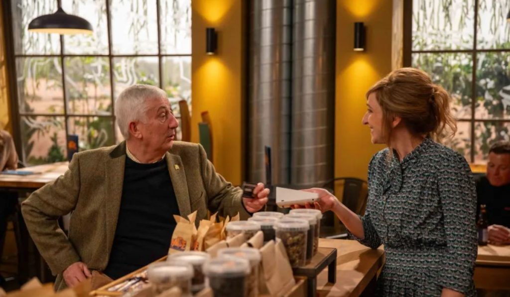 emmerdale-lindsay-Charlotte-Bellamy
