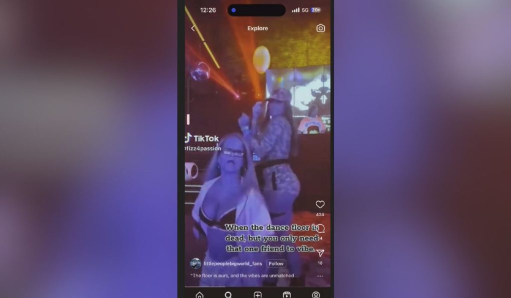 7 Little Johnstons - Anna Johnston