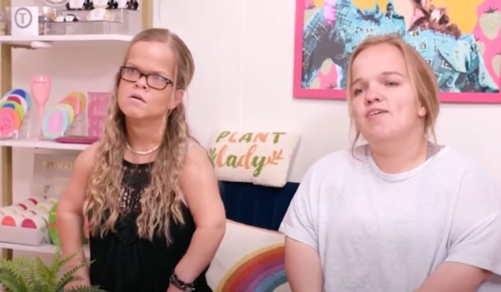 7 Little Johnstons - Liz & Anna Johnston